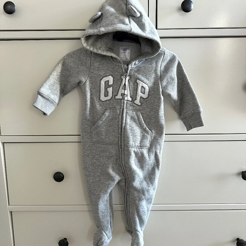 NWOT Baby Gap Gray Footie Bunting Suit One Piece 3-6